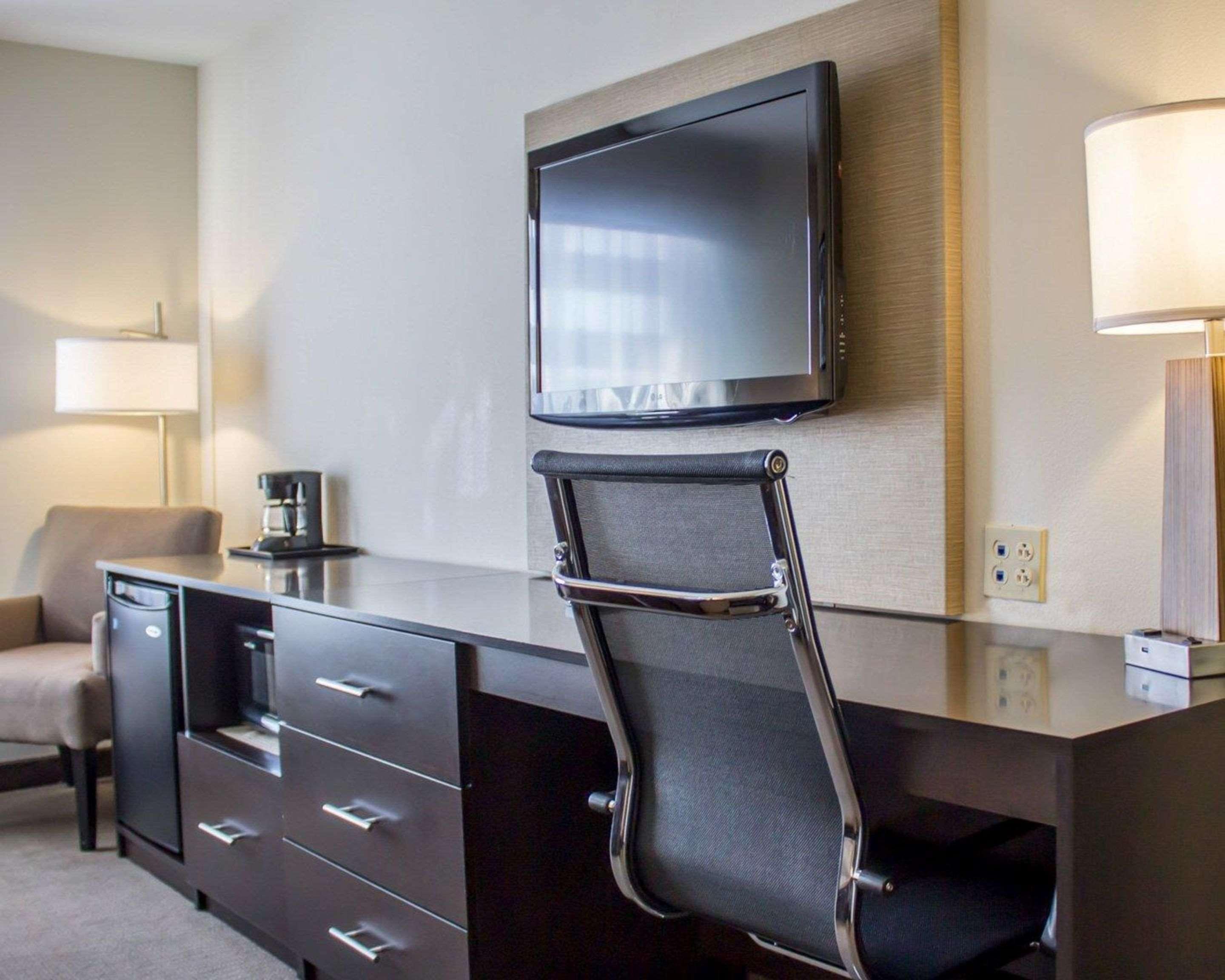 Sleep Inn & Suites Moundsville - Wheeling Exteriör bild