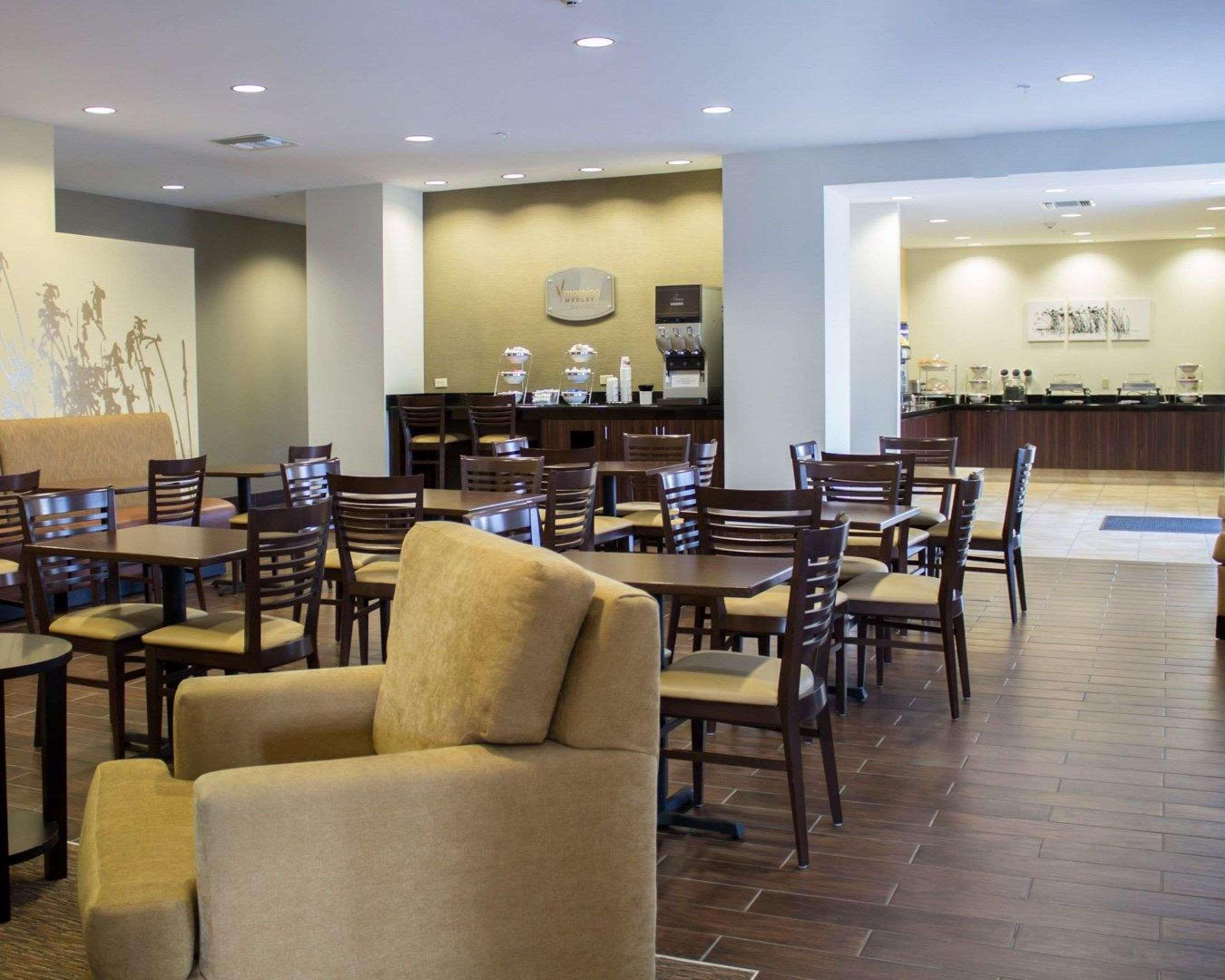 Sleep Inn & Suites Moundsville - Wheeling Exteriör bild